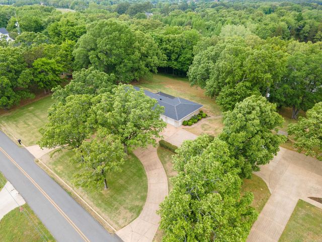 800 Grandview Heights, Conway, AR 72032
