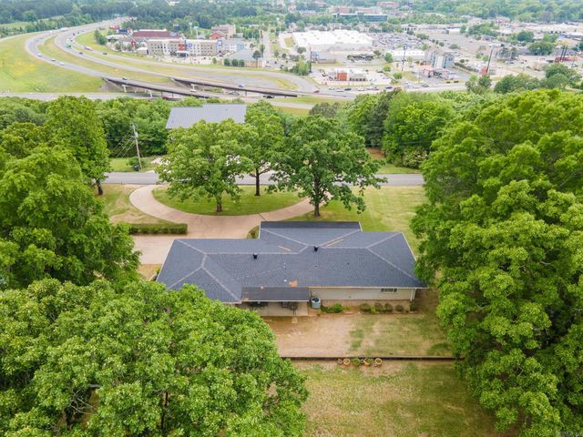 800 Grandview Heights, Conway, AR 72032