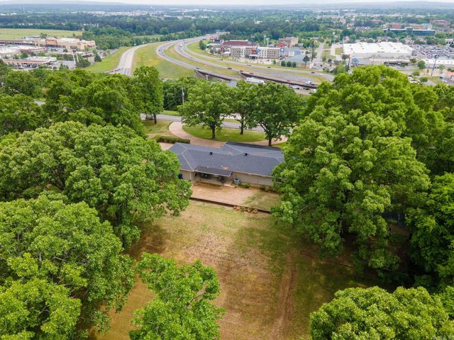 800 Grandview Heights, Conway, AR 72032