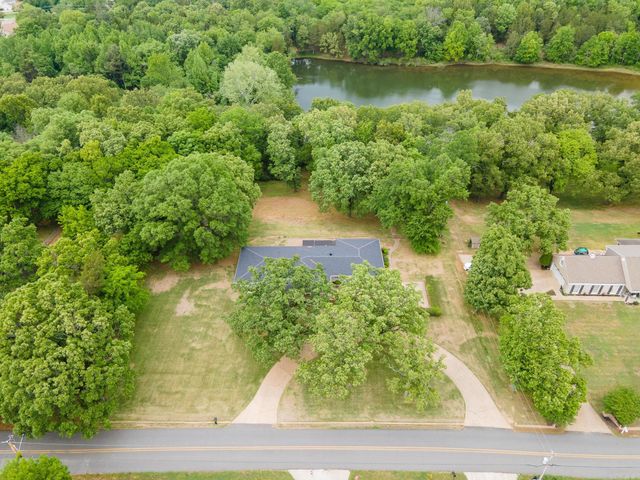 800 Grandview Heights, Conway, AR 72032