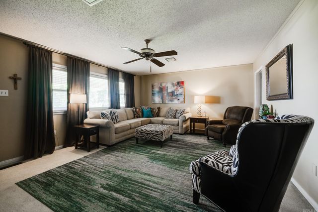 800 Grandview Heights, Conway, AR 72032