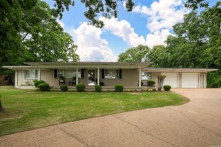 800 Grandview Heights, Conway, AR 72032