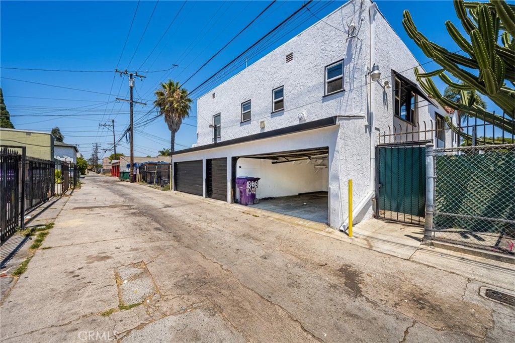 Image 5 of property listing at 1861 -1871 Pacific Avenue, Long Beach, CA 90806