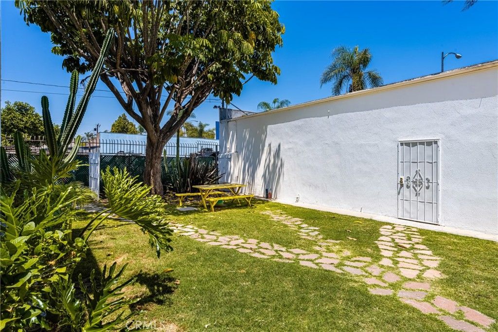 Image 6 of property listing at 1861 -1871 Pacific Avenue, Long Beach, CA 90806
