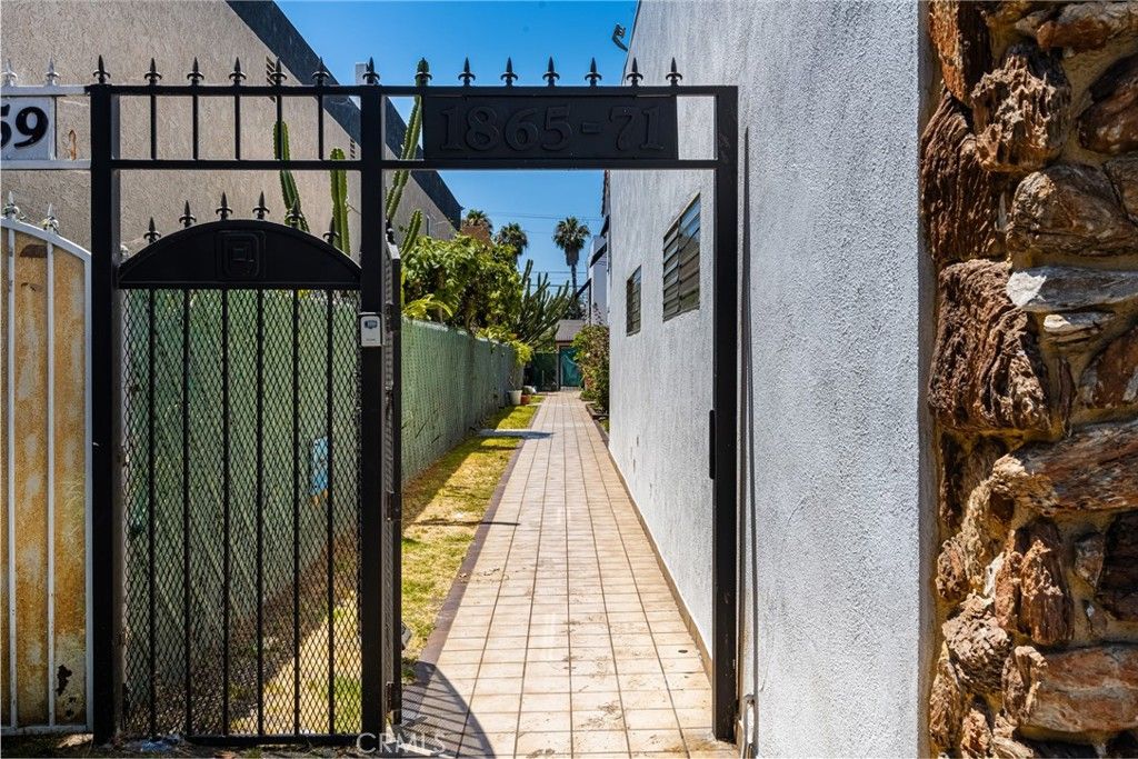 Image 8 of property listing at 1861 -1871 Pacific Avenue, Long Beach, CA 90806