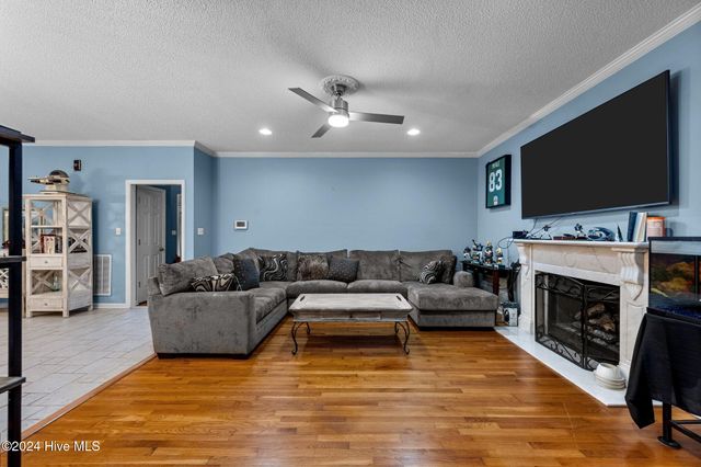 3195 Northwoods Drive, Jacksonville, NC 28540