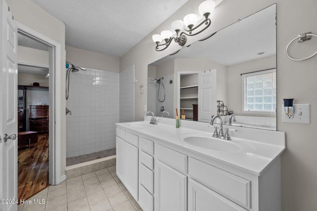 3195 Northwoods Drive, Jacksonville, NC 28540