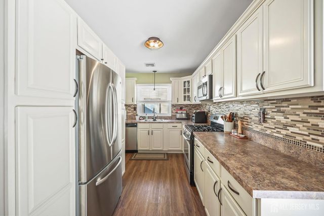 105 Applegate Avenue, Monroe, NJ 07726