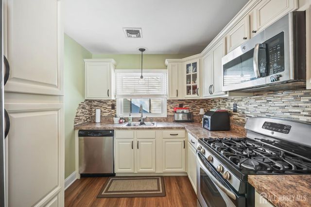 105 Applegate Avenue, Monroe, NJ 07726