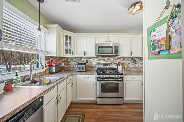 105 Applegate Avenue, Monroe, NJ 07726