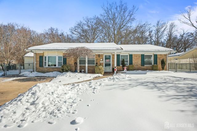 105 Applegate Avenue, Monroe, NJ 07726