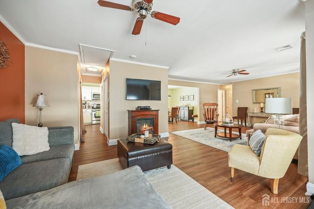 105 Applegate Avenue, Monroe, NJ 07726