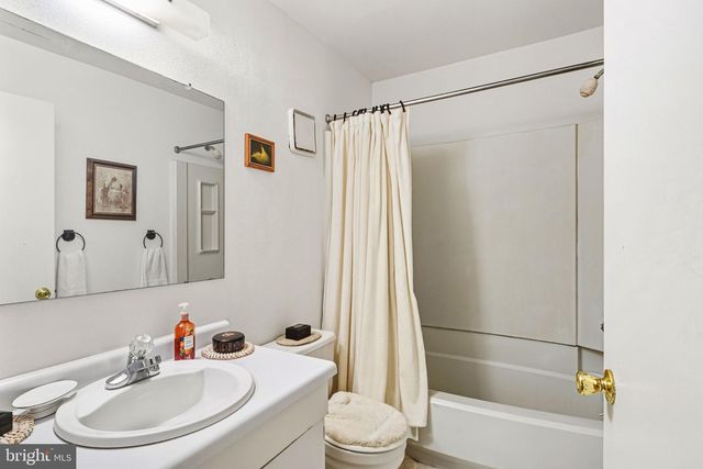 1511 WOODHOLLOW DR, Marlton, NJ 08053