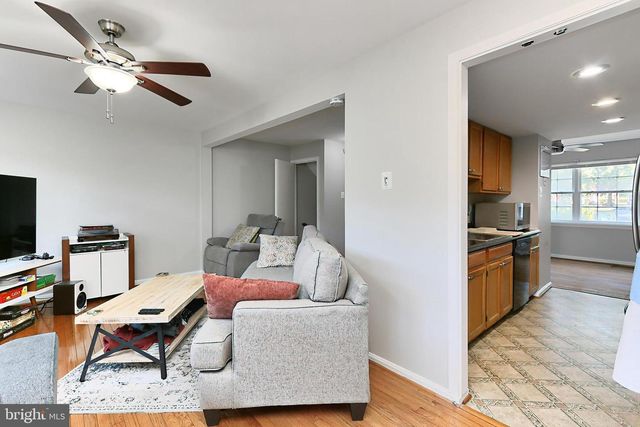 7844 SNEAD LN, Falls Church, VA 22043