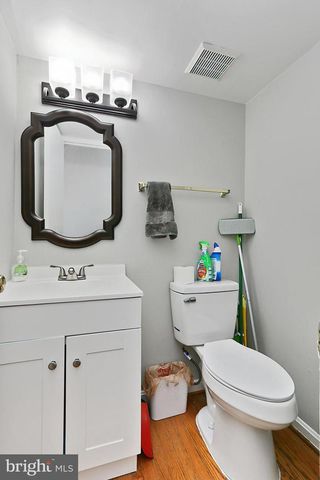 7844 SNEAD LN, Falls Church, VA 22043