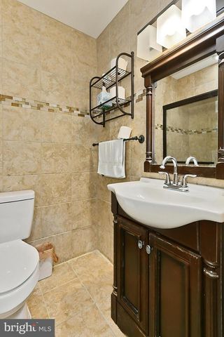 7844 SNEAD LN, Falls Church, VA 22043
