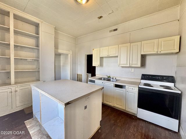 1301 S Pennsylvania Avenue, Joplin, MO 64801