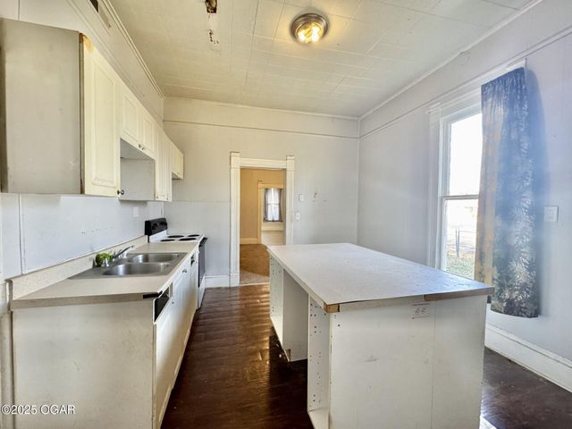 1301 S Pennsylvania Avenue, Joplin, MO 64801