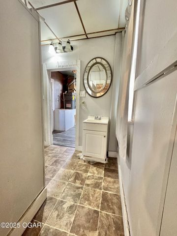 1301 S Pennsylvania Avenue, Joplin, MO 64801