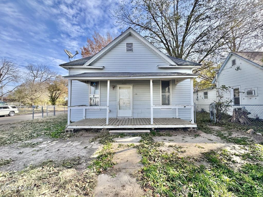 1301 S Pennsylvania Avenue, Joplin, MO 64801