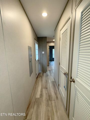 596 Old Long Hollow Rd, Lafollette, TN 37766