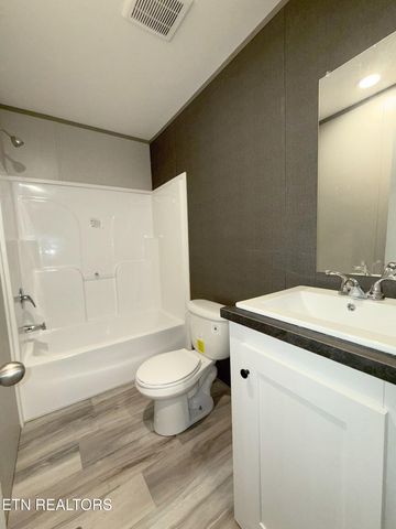 596 Old Long Hollow Rd, Lafollette, TN 37766