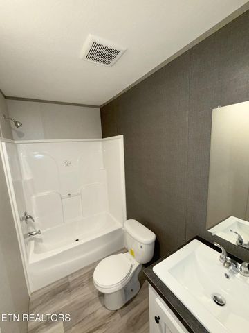 596 Old Long Hollow Rd, Lafollette, TN 37766