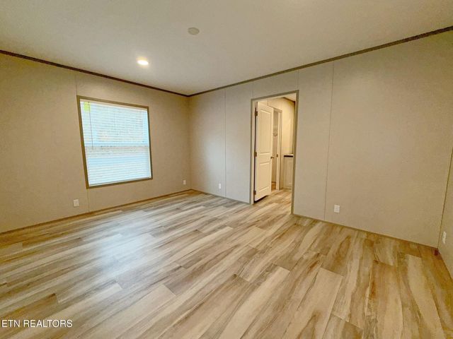 596 Old Long Hollow Rd, Lafollette, TN 37766