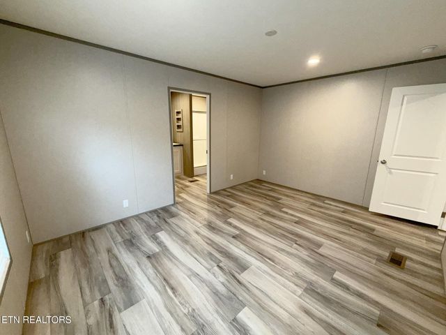 596 Old Long Hollow Rd, Lafollette, TN 37766