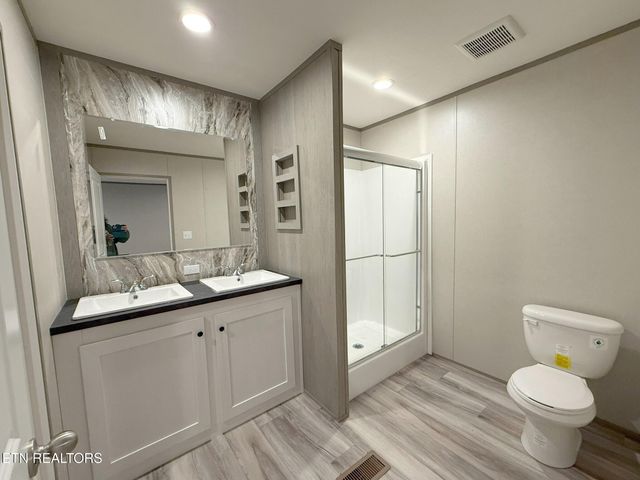 596 Old Long Hollow Rd, Lafollette, TN 37766