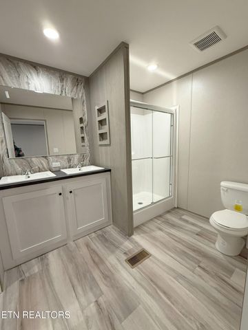 596 Old Long Hollow Rd, Lafollette, TN 37766