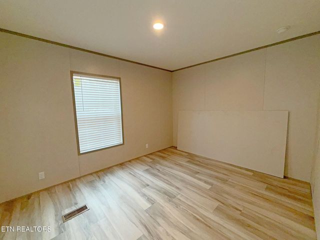 596 Old Long Hollow Rd, Lafollette, TN 37766