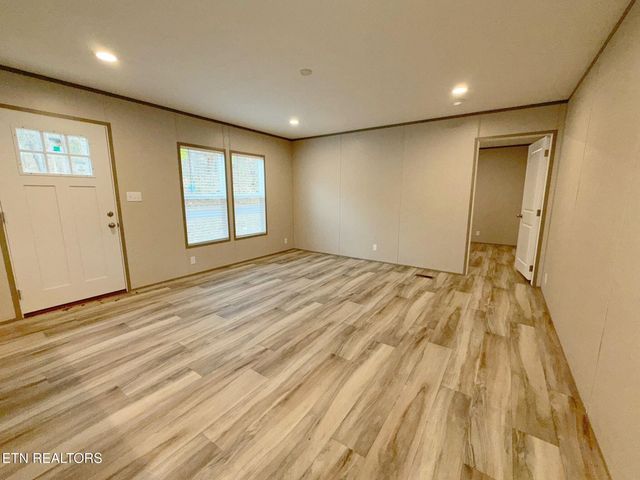 596 Old Long Hollow Rd, Lafollette, TN 37766