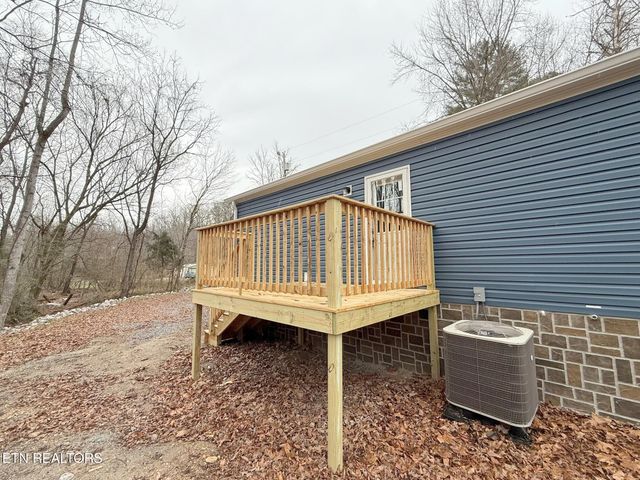 596 Old Long Hollow Rd, Lafollette, TN 37766