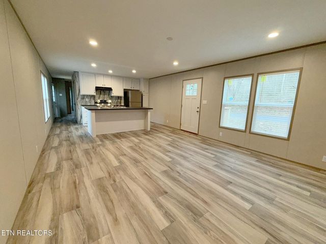 596 Old Long Hollow Rd, Lafollette, TN 37766