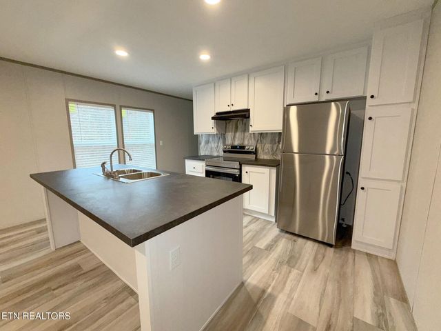 596 Old Long Hollow Rd, Lafollette, TN 37766