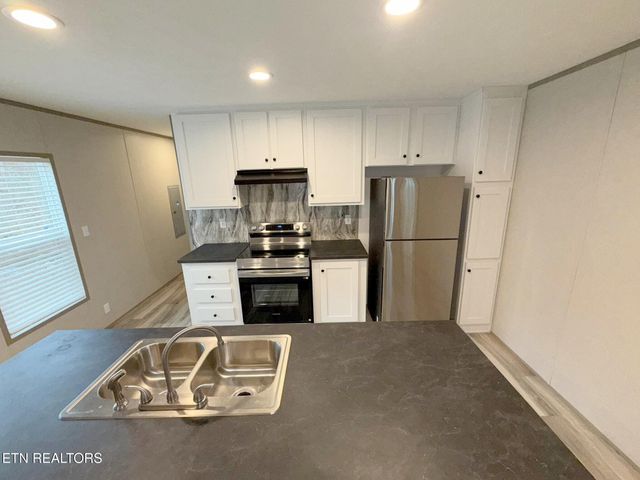 596 Old Long Hollow Rd, Lafollette, TN 37766