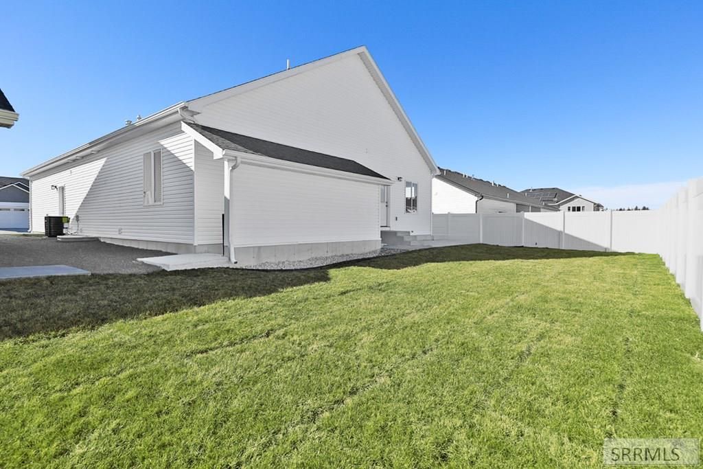 Image 6 of property listing at 545 S Cutler Avenue, Sugar City, ID 83448