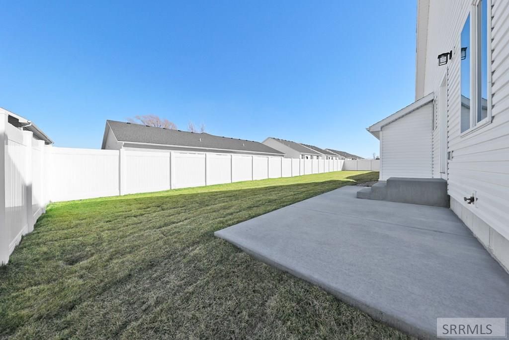 Image 9 of property listing at 545 S Cutler Avenue, Sugar City, ID 83448