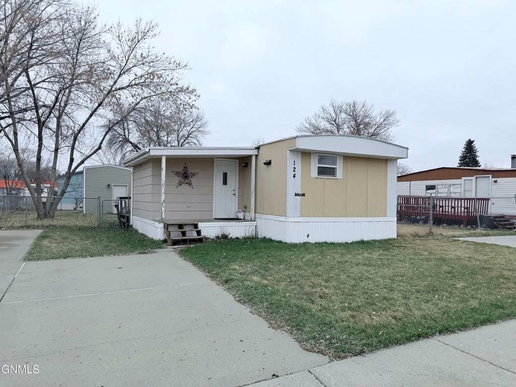 124 Delaware Street SE, Bismarck, ND 58504
