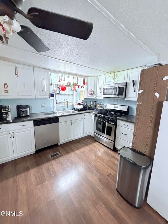 124 Delaware Street SE, Bismarck, ND 58504 photo 12