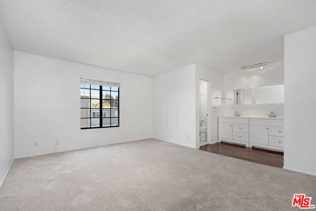 2519 Kansas Avenue 107, Santa Monica, CA 90404