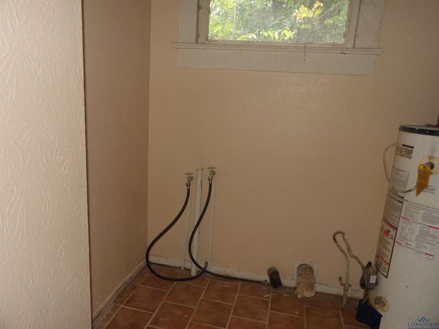 410 E College St, Longview, TX 75601