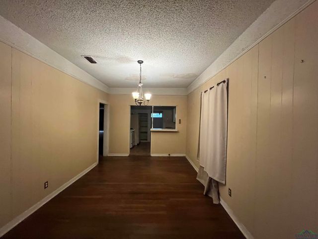 410 E College St, Longview, TX 75601