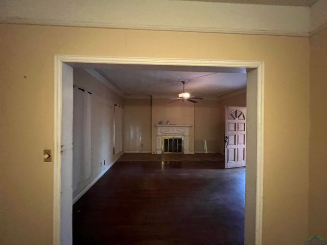 410 E College St, Longview, TX 75601