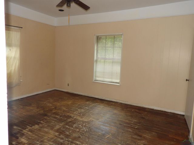 410 E College St, Longview, TX 75601