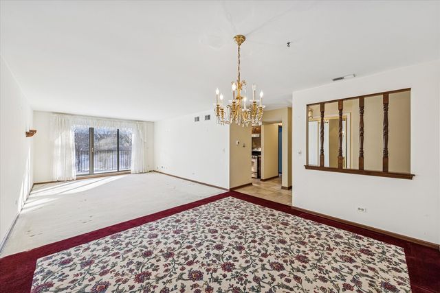 1S150 Spring Road 2I, Oakbrook Terrace, IL 60181