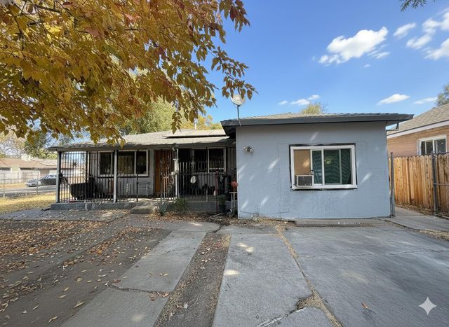 1105 E 7th St, Stockton, CA 95206