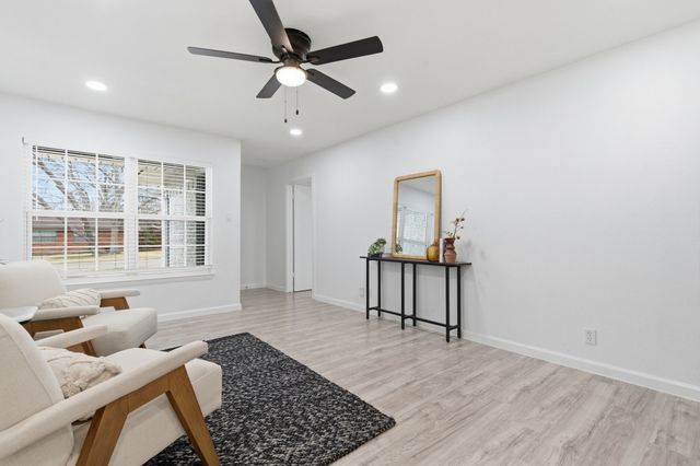 2009 Barton Drive, Arlington, TX 76010