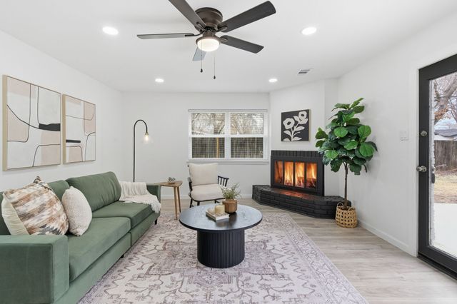 2009 Barton Drive, Arlington, TX 76010